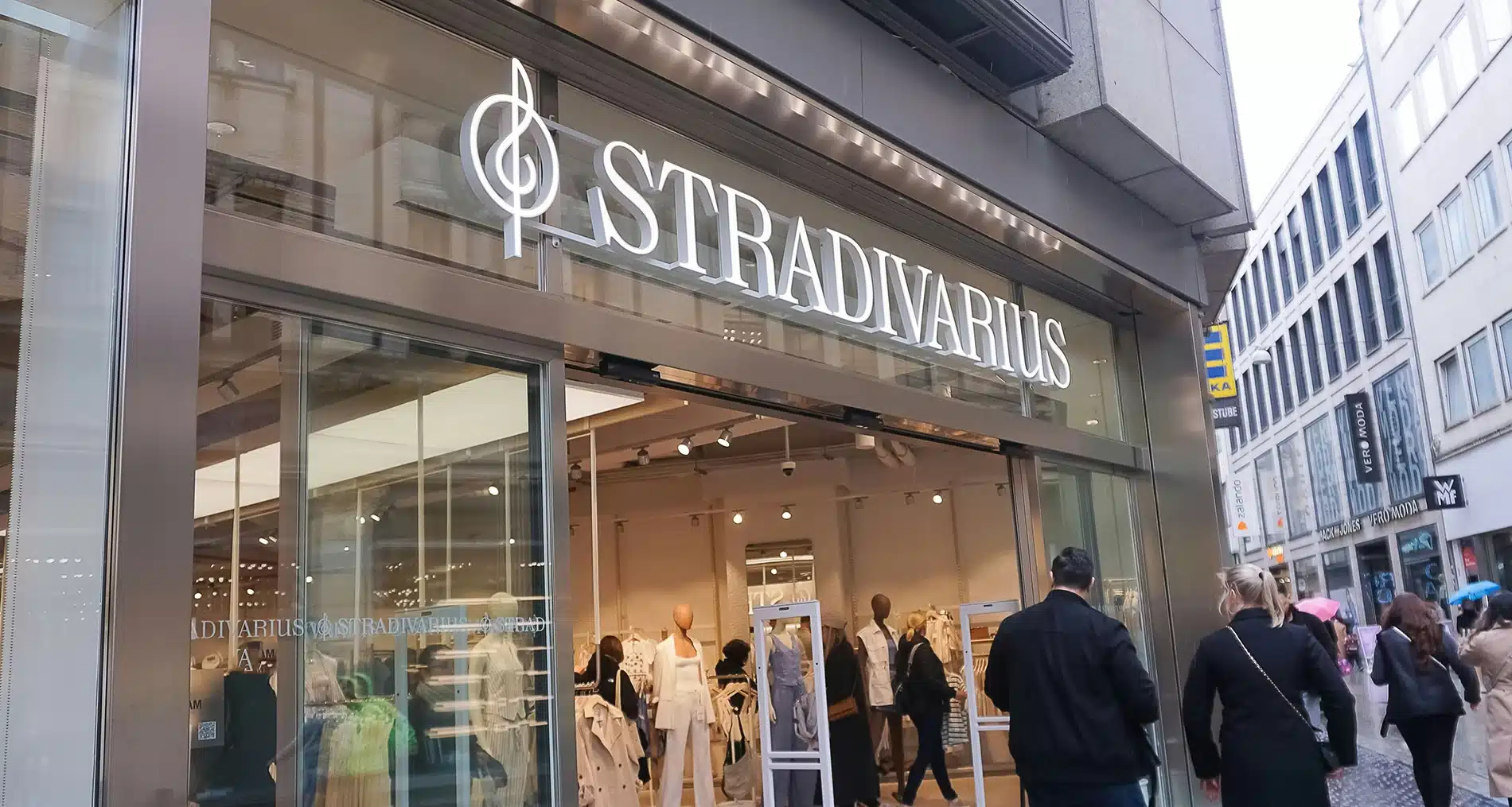 Banner 1 - Stradivarius Shop US